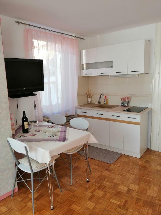 Pyros Apartament